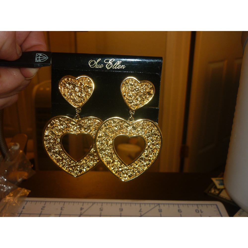 Sue Ellen Vintage Gold Tone Textured Double Heart Drop Clip On Earrings Large - Picture 10 of 10